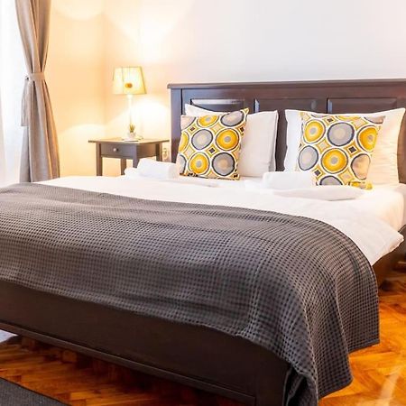 Central And Comfy 2Bdr Apartment Near Parliament 베오그라드 외부 사진