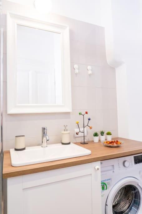Central And Comfy 2Bdr Apartment Near Parliament 베오그라드 외부 사진