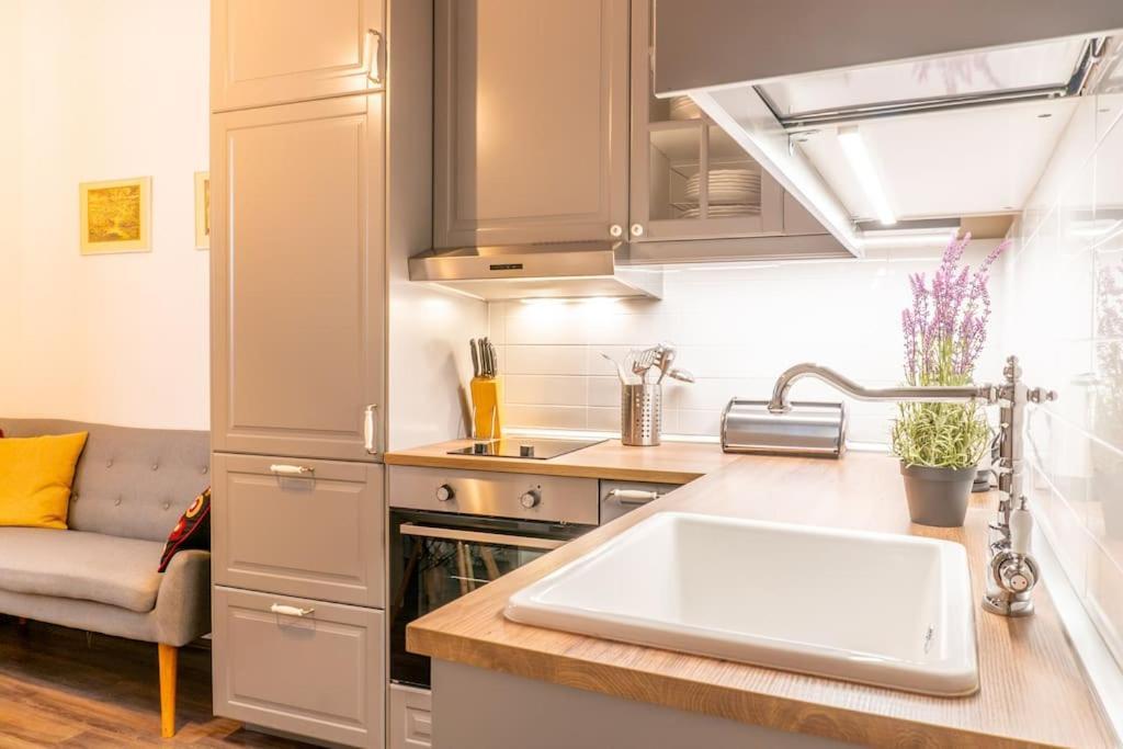 Central And Comfy 2Bdr Apartment Near Parliament 베오그라드 외부 사진