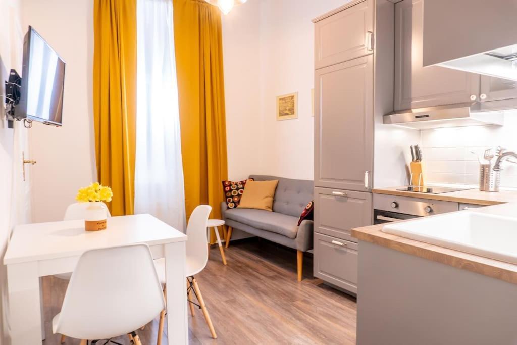 Central And Comfy 2Bdr Apartment Near Parliament 베오그라드 외부 사진