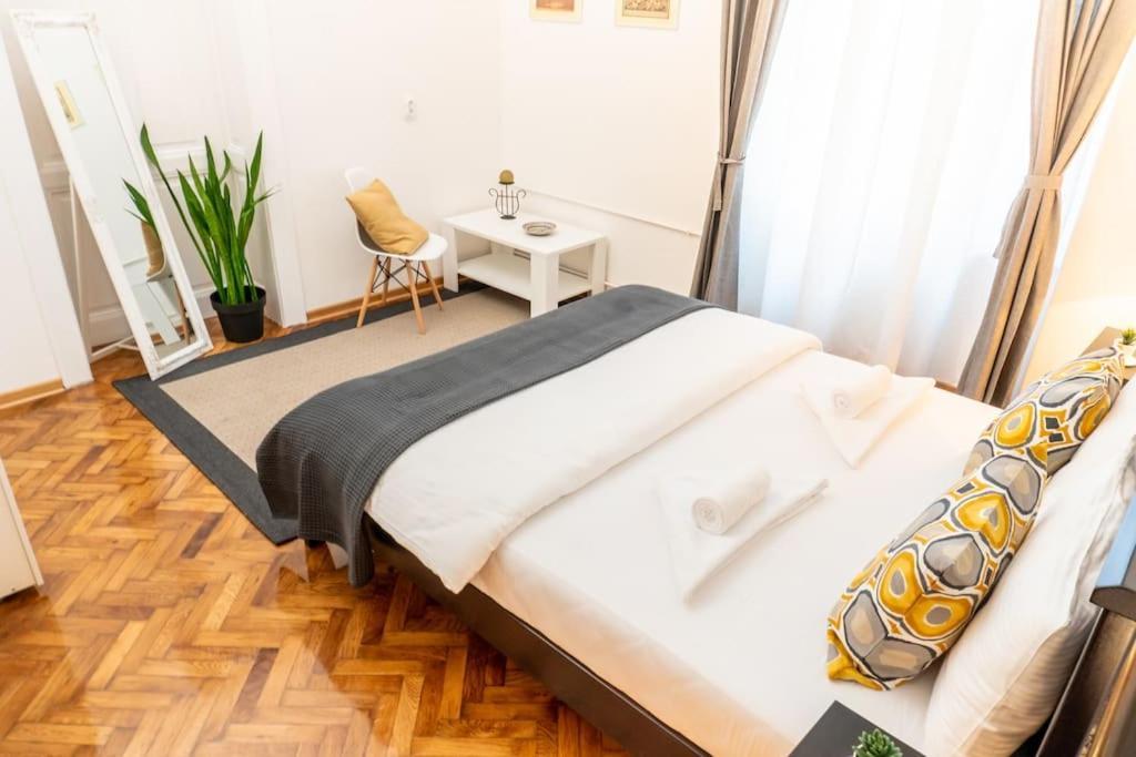 Central And Comfy 2Bdr Apartment Near Parliament 베오그라드 외부 사진