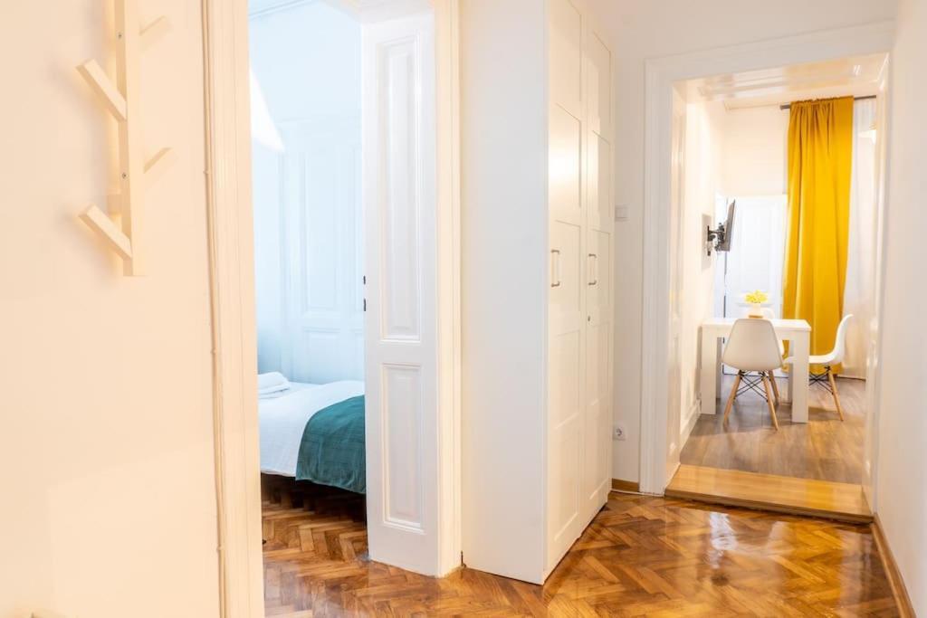 Central And Comfy 2Bdr Apartment Near Parliament 베오그라드 외부 사진
